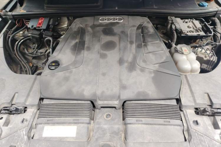 Used Audi Q7 2019 45 TFSI Comfort Model Engine Bay