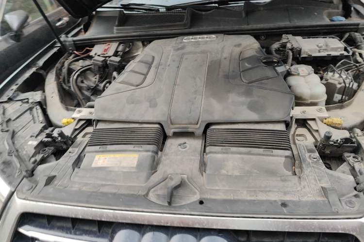 Used Audi Q7 2019 55 TFSI Technology Edition Engine Bay