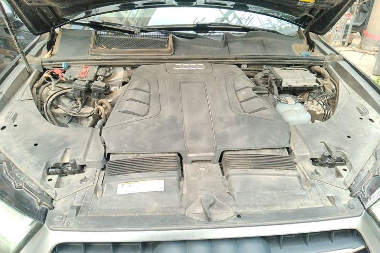 Used Audi Q7 2019 55 TFSI Technology Edition Engine Bay
