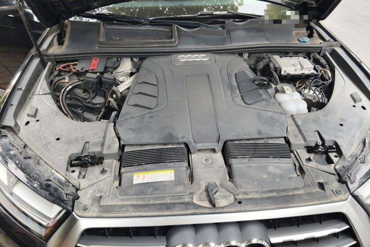 Used Audi Q7 2019 55 TFSI Technology Edition Engine Bay