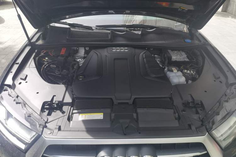 Used Audi Q7 2019 45 TFSI Comfort Model Engine Bay
