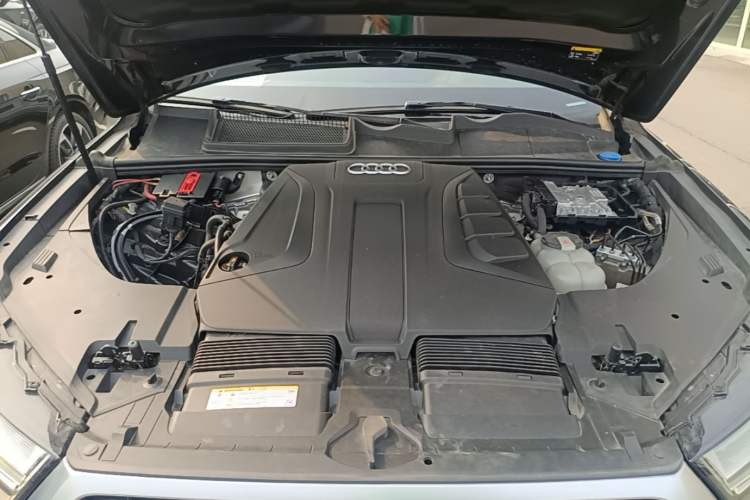 Used Audi Q7 2019 45 TFSI Comfort Model Engine Bay