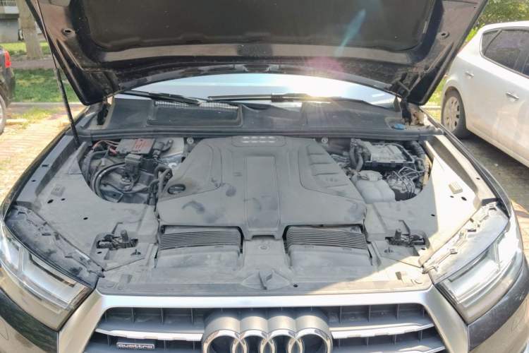 Used Audi Q7 2019 45 TFSI Comfort Model Engine Bay
