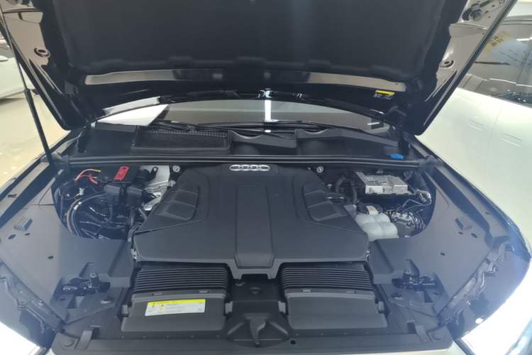 Used Audi Q7 2019 55 TFSI Technology Edition Engine Bay