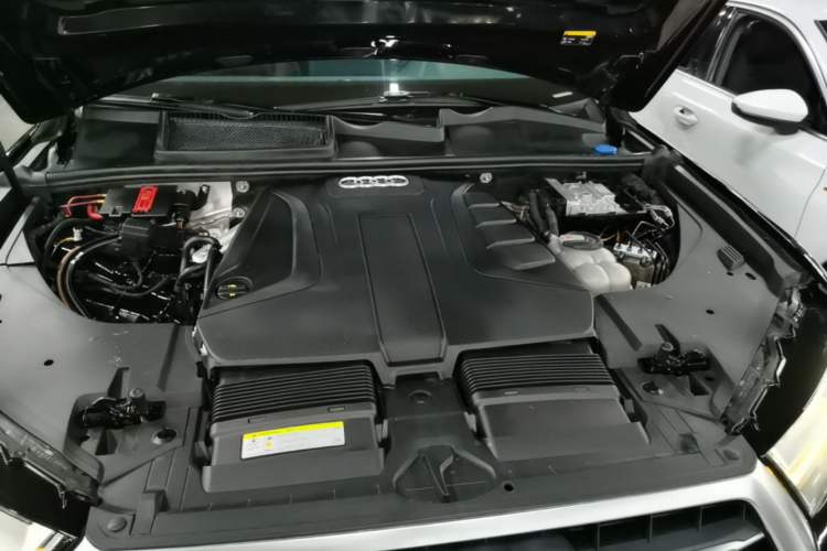 Used Audi Q7 2019 45 TFSI Comfort Model Engine Bay