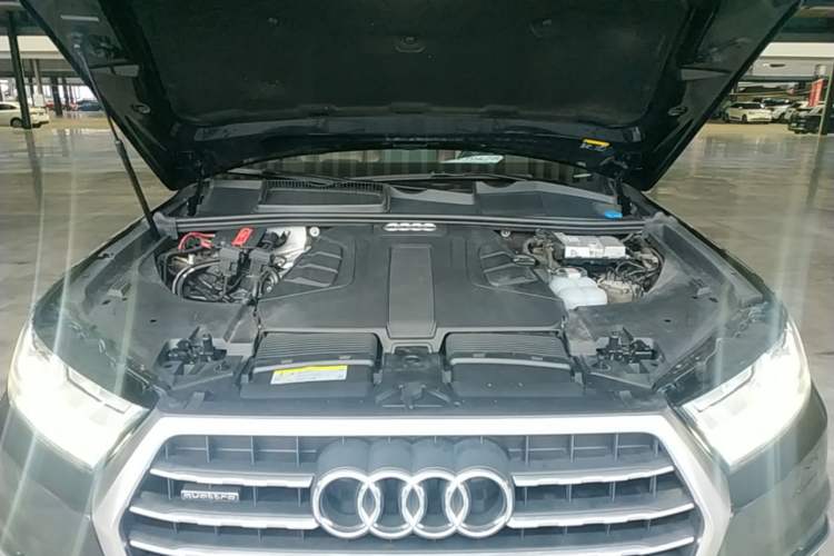Used Audi Q7 2019 55 TFSI Technology Edition Engine Bay