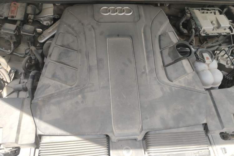 Used Audi Q7 2019 55 TFSI Technology Edition Engine Bay