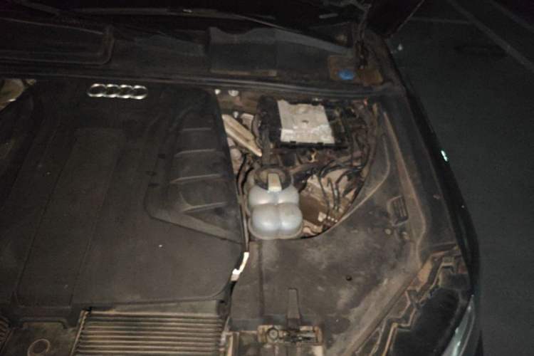 Used Audi Q7 2019 45 TFSI Comfort Model Engine Bay Left