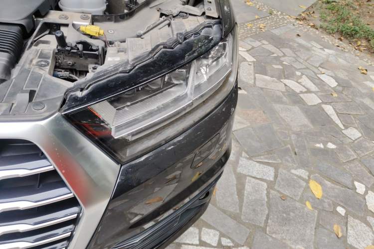 Used Audi Q7 2019 55 TFSI Prestige Edition Engine Bay Left