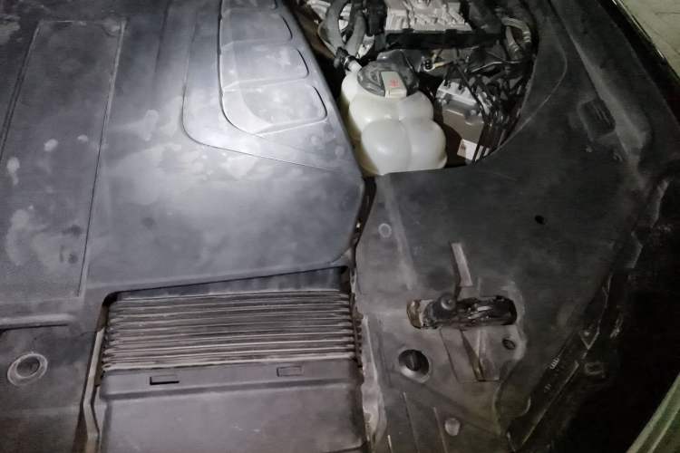 Used Audi Q7 2019 45 TFSI Comfort Model Engine Bay Left