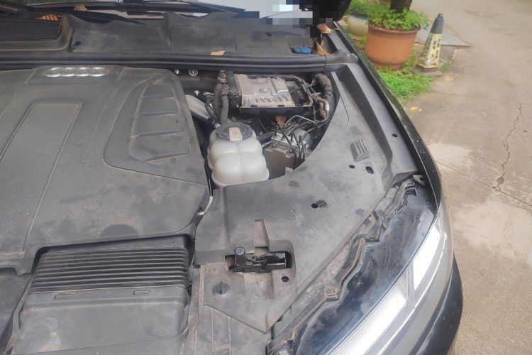 Used Audi Q7 2019 45 TFSI Comfort Model Engine Bay Left