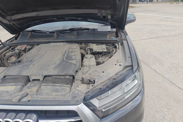 Used Audi Q7 2019 45 TFSI Comfort Model Engine Bay Left