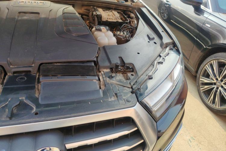 Used Audi Q7 2019 45 TFSI Comfort Model Engine Bay Left