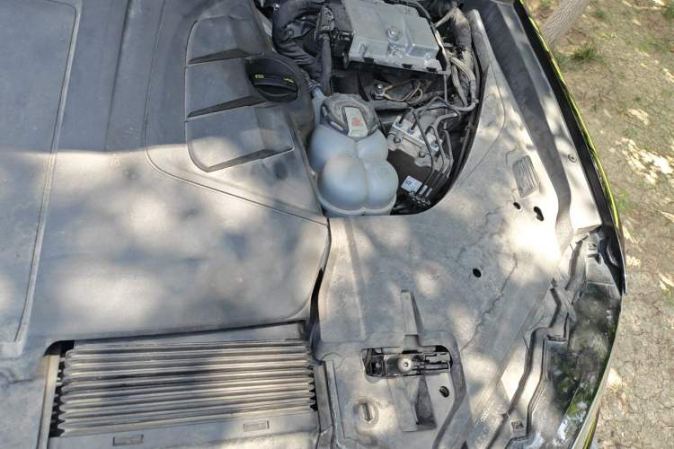 Used Audi Q7  Engine Bay Left