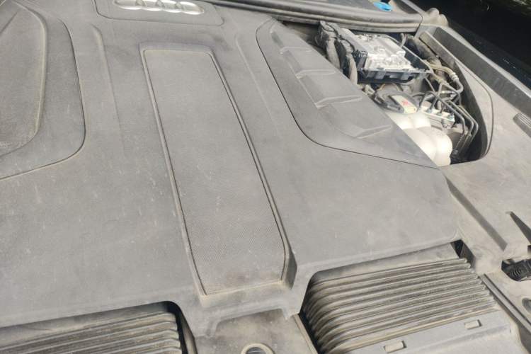 Used Audi Q7 2019 45 TFSI Comfort Model Engine Bay Left