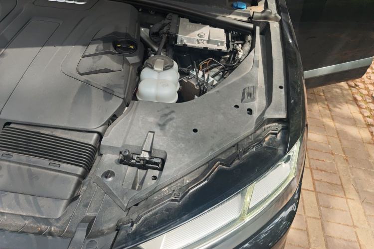 Used Audi Q7 2019 55 TFSI Technology Edition Engine Bay Left