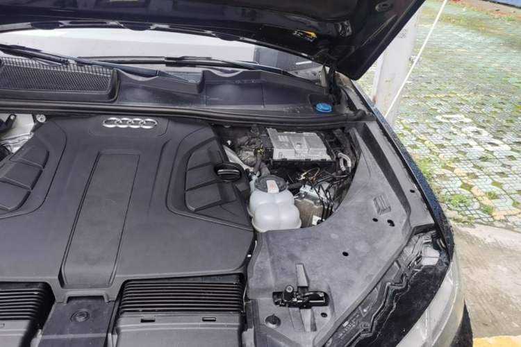 Used Audi Q7 2019 55 TFSI Technology Edition Engine Bay Left