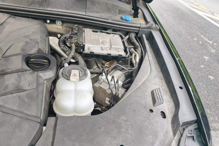 Used Audi Q7 2019 55 TFSI Technology Edition Engine Bay Left