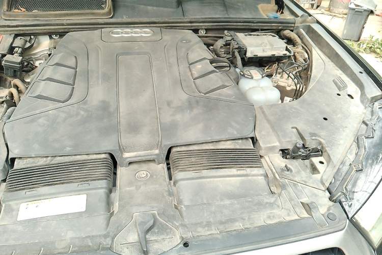 Used Audi Q7 2019 55 TFSI Technology Edition Engine Bay Left
