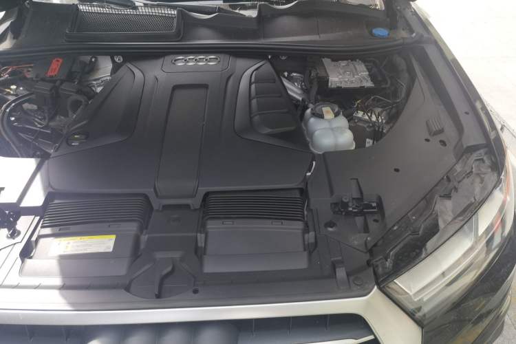 Used Audi Q7 2019 45 TFSI Comfort Model Engine Bay Left