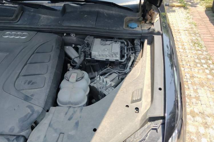 Used Audi Q7 2019 45 TFSI Comfort Model Engine Bay Left