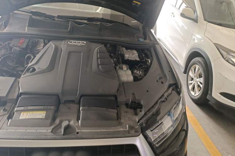 Used Audi Q7  Engine Bay Left
