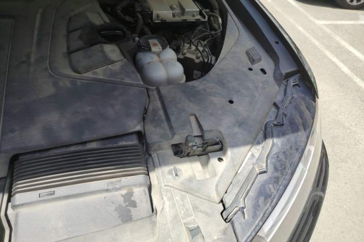 Used Audi Q7 2019 55 TFSI Technology Edition Engine Bay Left