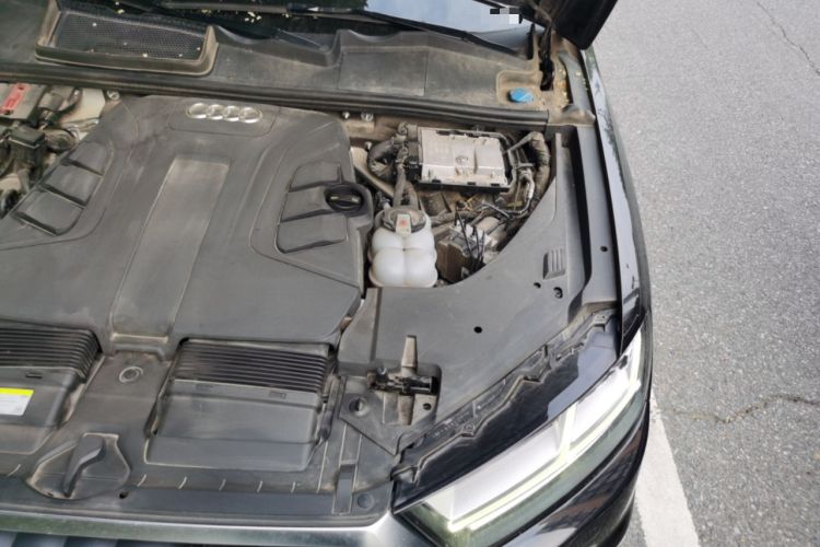 Used Audi Q7 2019 55 TFSI Technology Edition Engine Bay Left