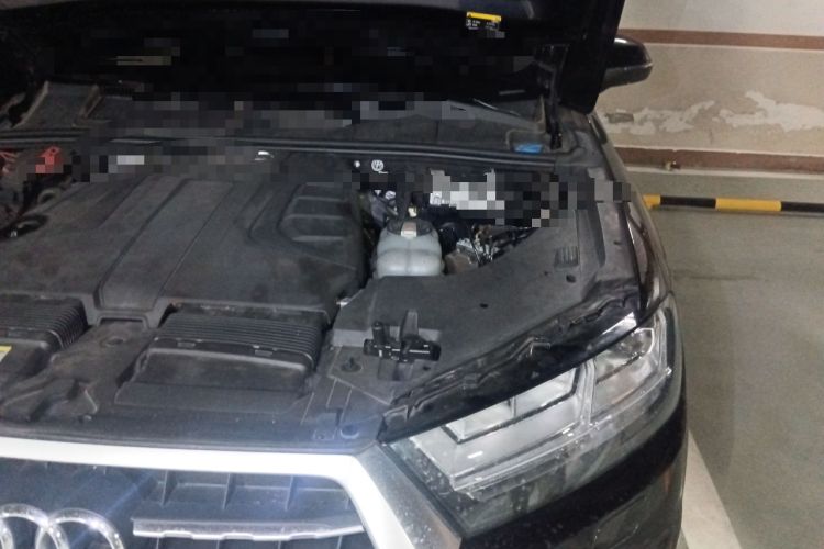 Used Audi Q7 2019 45 TFSI Comfort Model Engine Bay Left