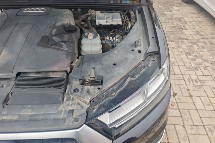 Used Audi Q7 2019 55 TFSI Technology Edition Engine Bay Left