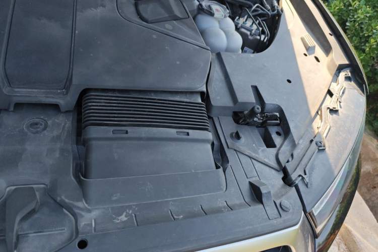 Used Audi Q7 2019 55 TFSI Technology Edition Engine Bay Left
