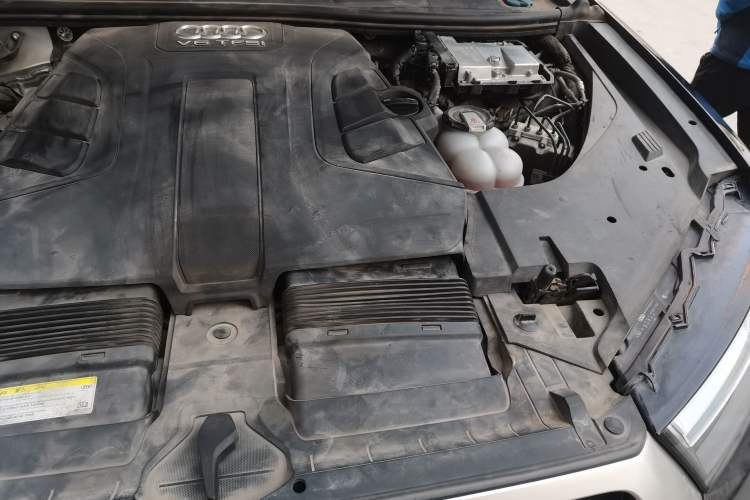 Used Audi Q7 2019 55 TFSI Technology Edition Engine Bay Left