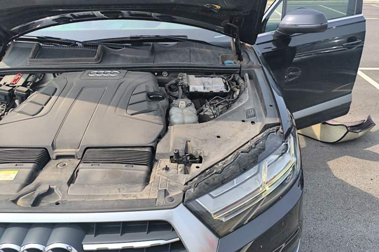 Used Audi Q7 2019 55 TFSI Technology Edition Engine Bay Left