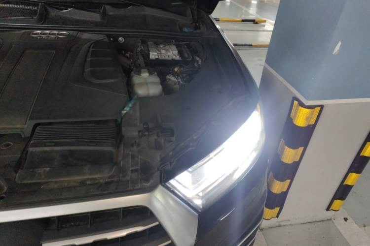 Used Audi Q7 2019 45 TFSI Comfort Model Engine Bay Left