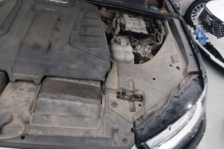 Used Audi Q7 2019 55 TFSI Technology Edition Engine Bay Left
