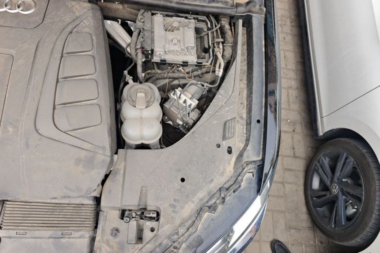 Used Audi Q7 2019 2.0T Standard Model Middle East Engine Bay Left