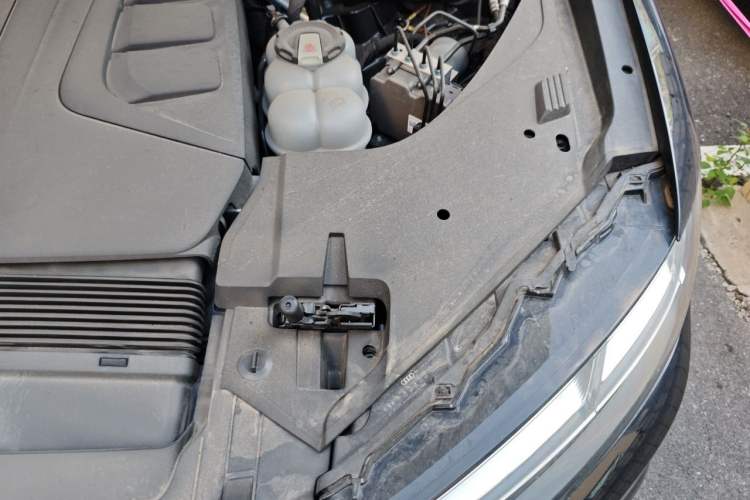 Used Audi Q7 2019 45 TFSI Comfort Model Engine Bay Left