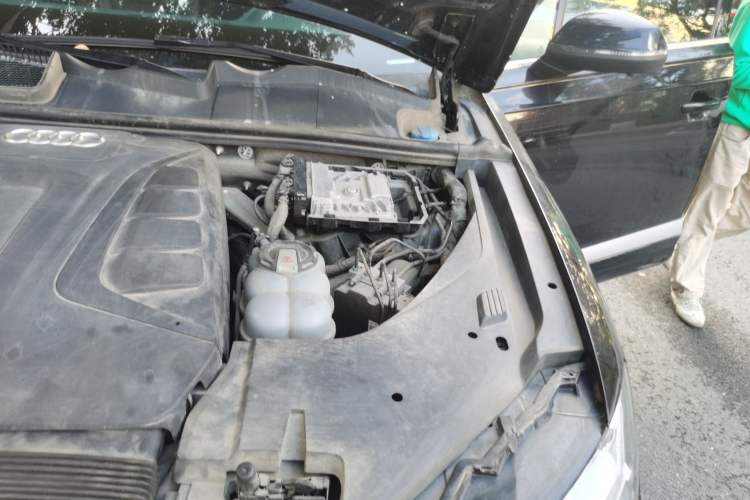 Used Audi Q7 2019 45 TFSI Comfort Model Engine Bay Left