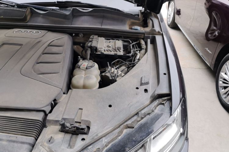 Used Audi Q7 2019 45 TFSI Comfort Model Engine Bay Left