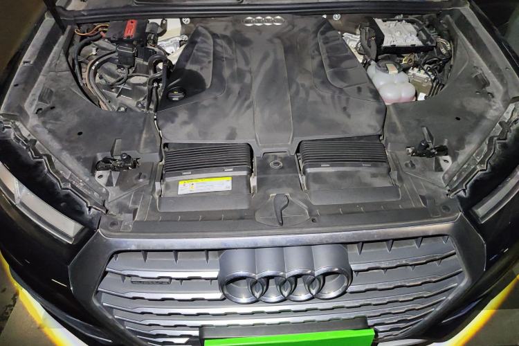 Used Audi Q7 2019 45 TFSI Comfort Model Engine Bay