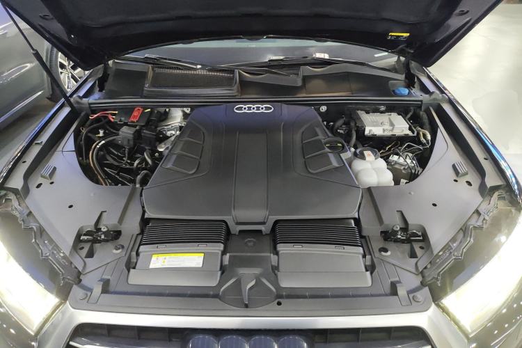 Used Audi Q7 2019 55 TFSI Technology Edition Engine Bay
