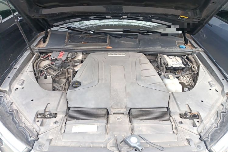Used Audi Q7 2019 45 TFSI Comfort Model Engine Bay