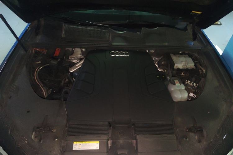 Used Audi Q7 2019 55 TFSI Technology Edition Engine Bay