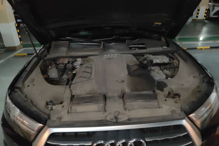 Used Audi Q7 2019 55 TFSI Technology Edition Engine Bay