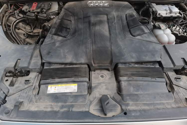Used Audi Q7 2019 55 TFSI Technology Edition Engine Bay