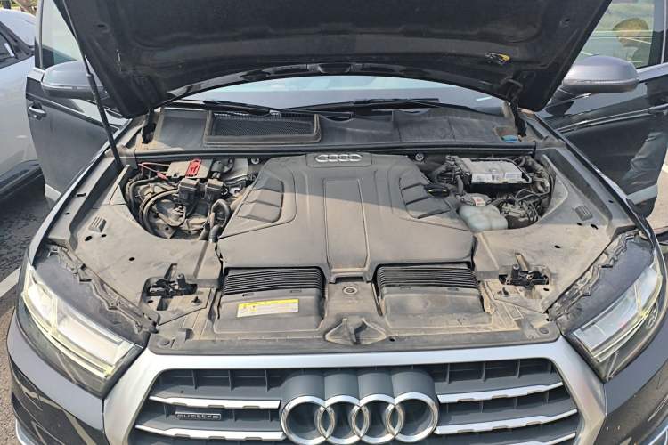 Used Audi Q7 2019 55 TFSI Technology Edition Engine Bay