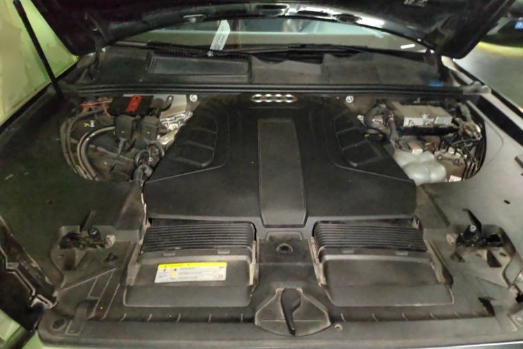 Used Audi Q7 2019 55 TFSI Technology Edition Engine Bay