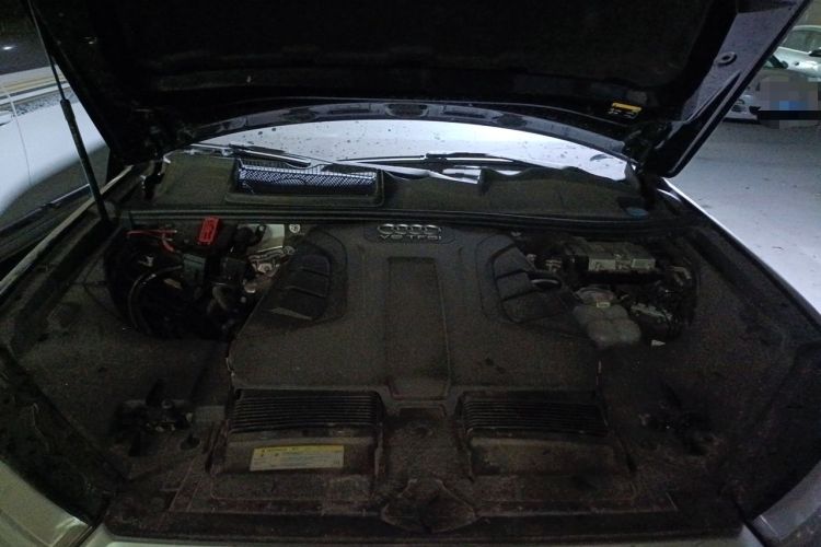 Used Audi Q7 2019 55 TFSI Technology Edition Engine Bay