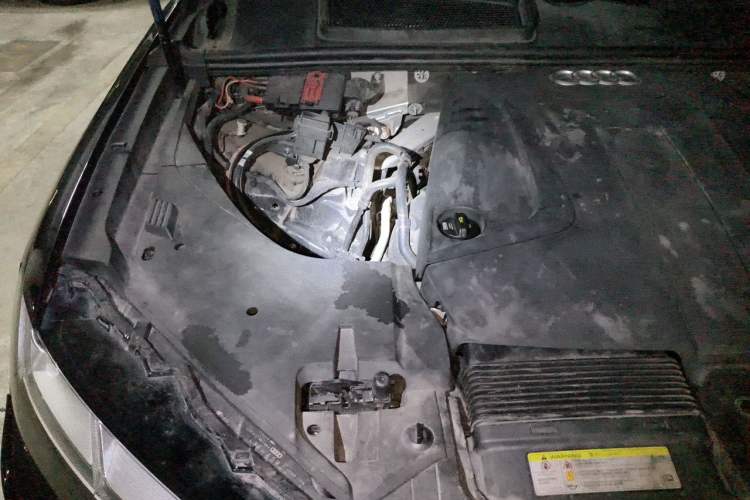 Used Audi Q7 2019 45 TFSI Comfort Model Engine Bay Right