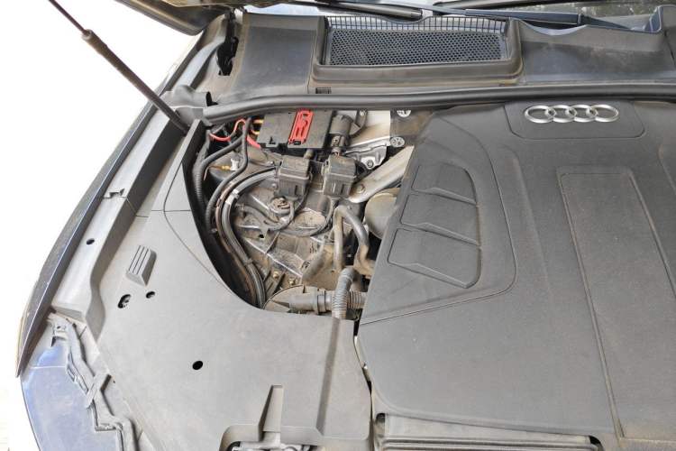 Used Audi Q7 2019 55 TFSI S line Sport Edition Engine Bay Right